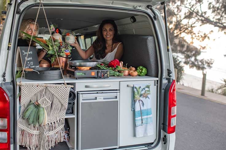 ultimate accommodation guide great ocean road 1 girl looks out at beach on great ocean road