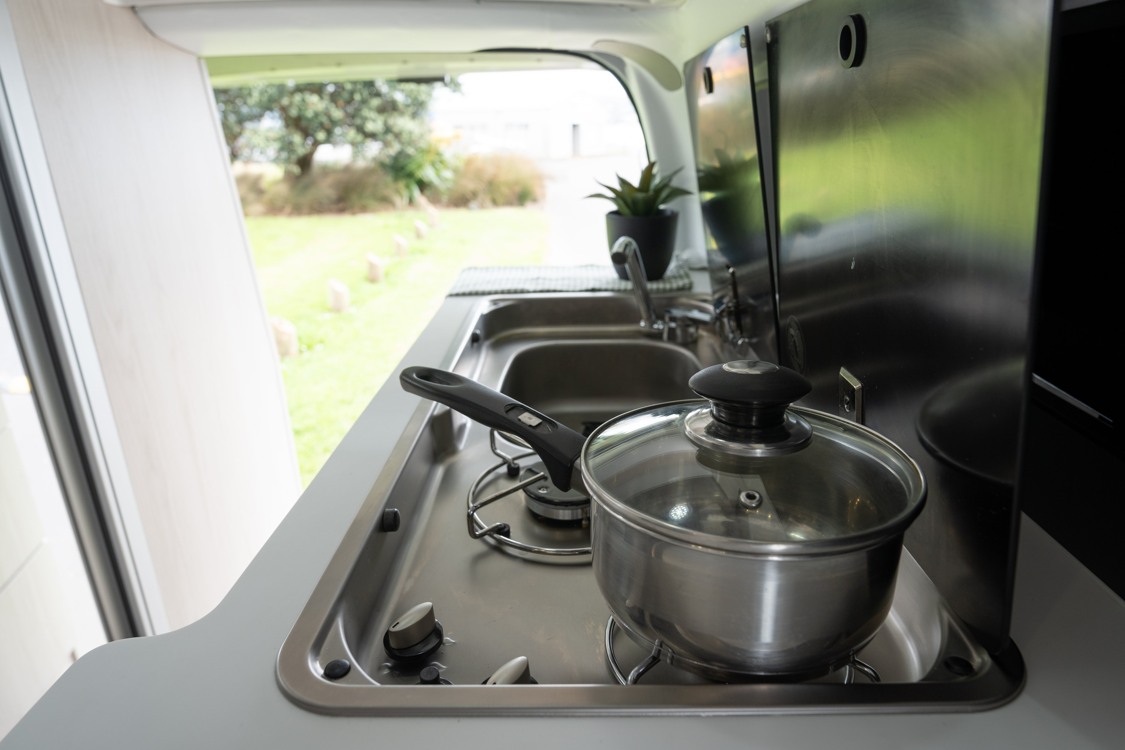 JUCY Chaser NZ kitchen 2