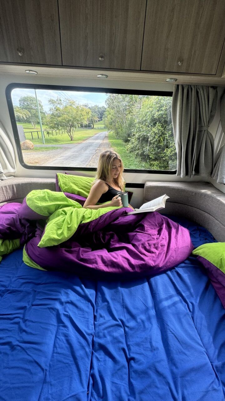 Linens - Linen kit provided with comfy pillows, sheets, duvet, and a bath towel per traveller.