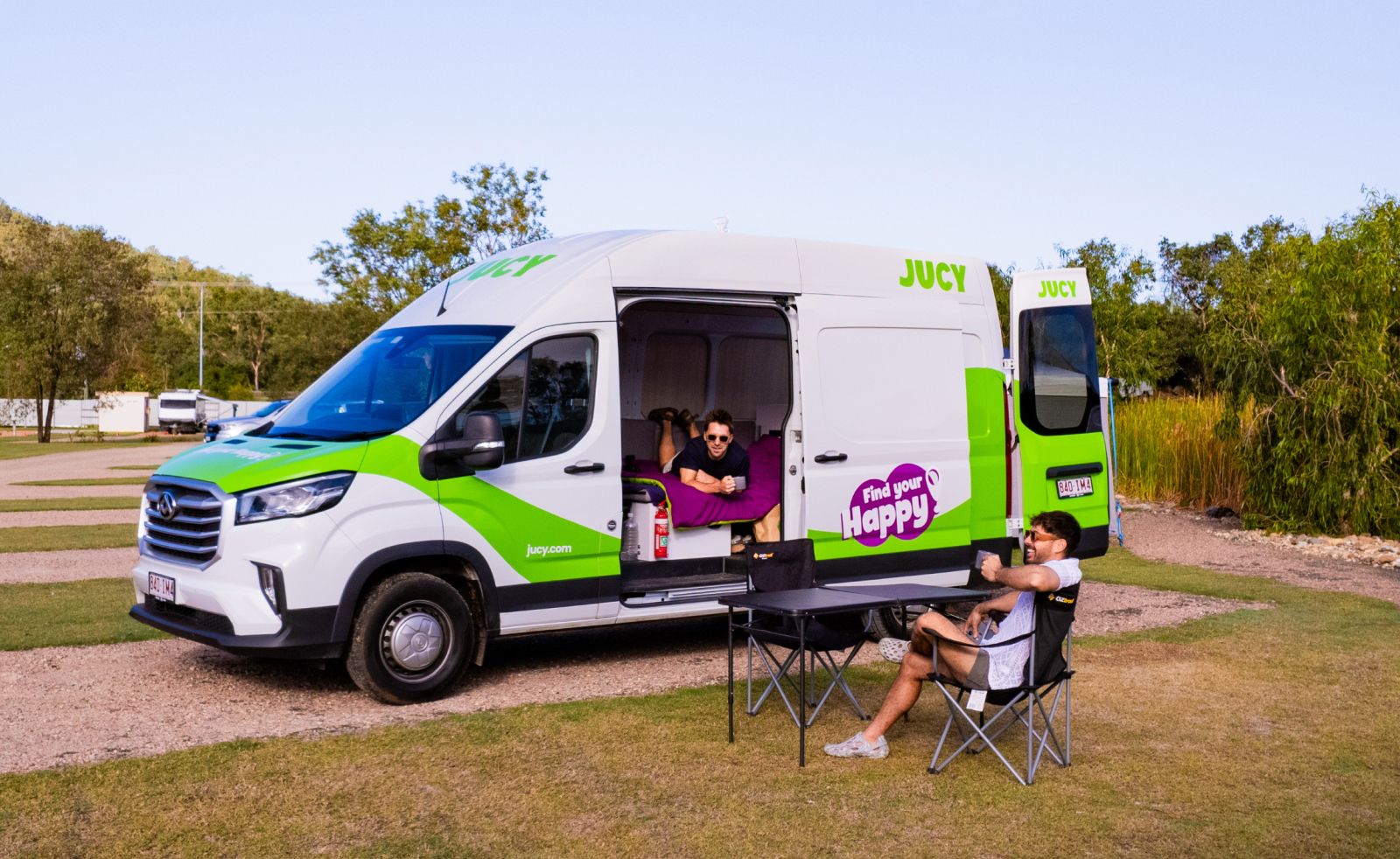 [au] Campervan: 2 Berth Coaster