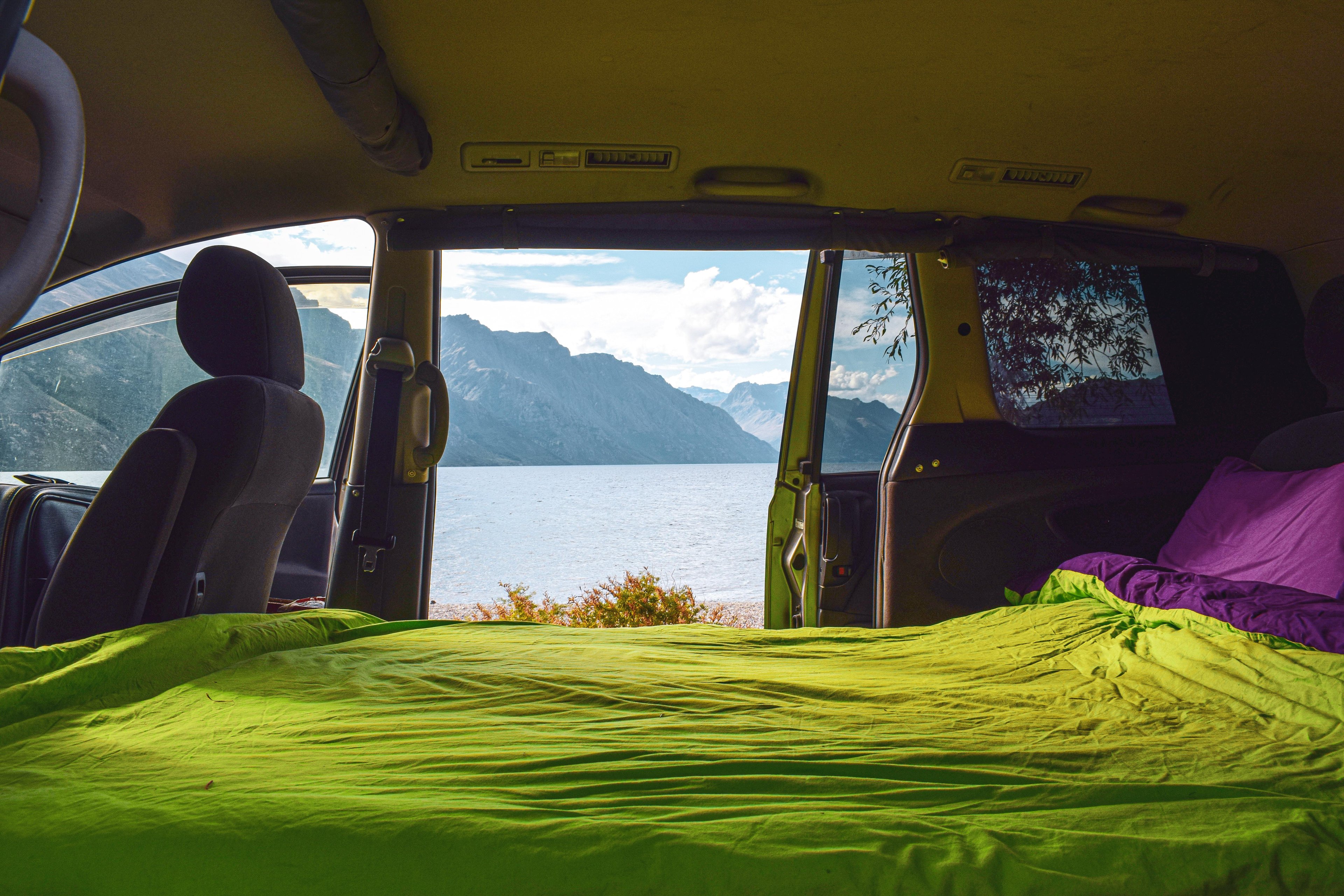 Linens - Linen kit provided with comfy pillows, sheets, duvet, and a bath towel per traveller. Linens - Linen kit provided with comfy pillows, sheets, duvet, and a bath towel per traveller.