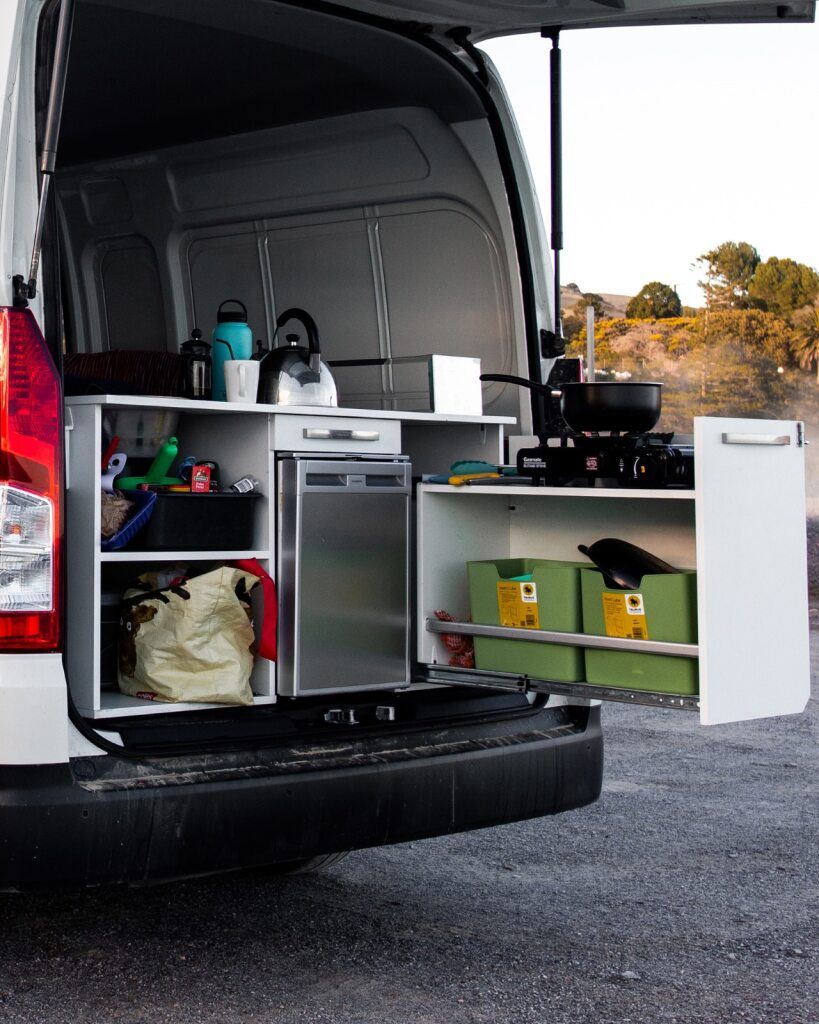 Kitchenware - Kitchenware utensils to prepare and cook your meals, & a mini kitchen sink (fresh water)